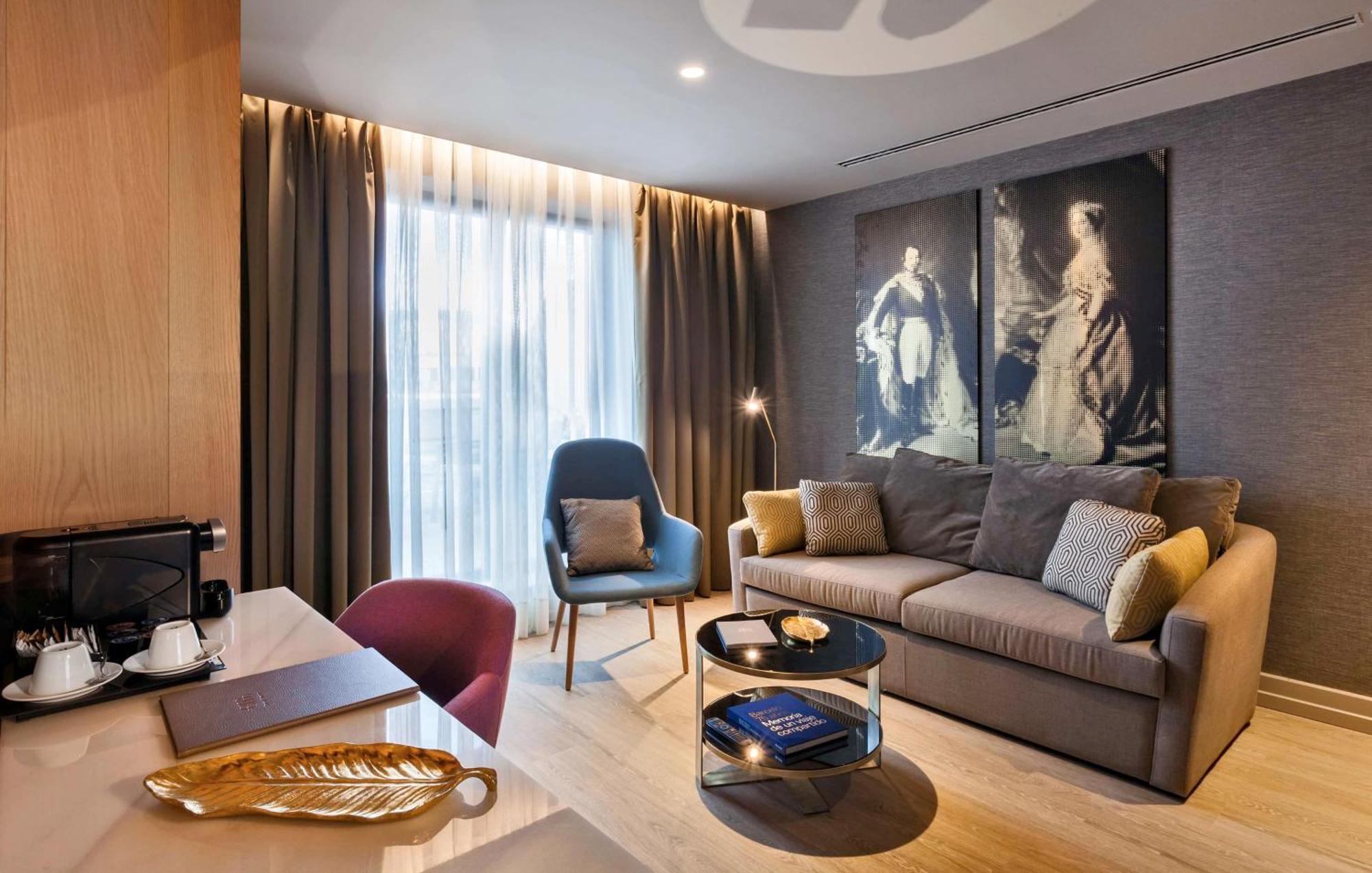 Barcelo Emperatriz Hotel Madrid Buitenkant foto The living room of a two-bedroom apartment at The Ivy Collection