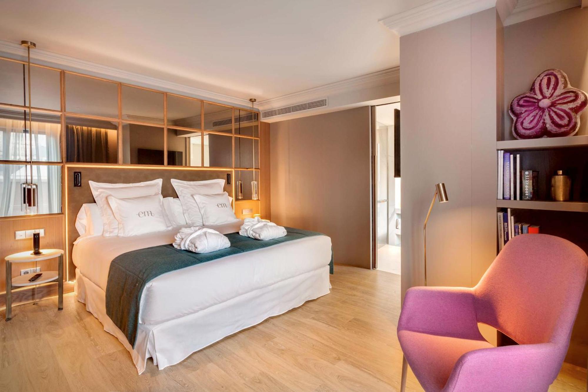 Barcelo Emperatriz Hotel Madrid Buitenkant foto A room at the hotel