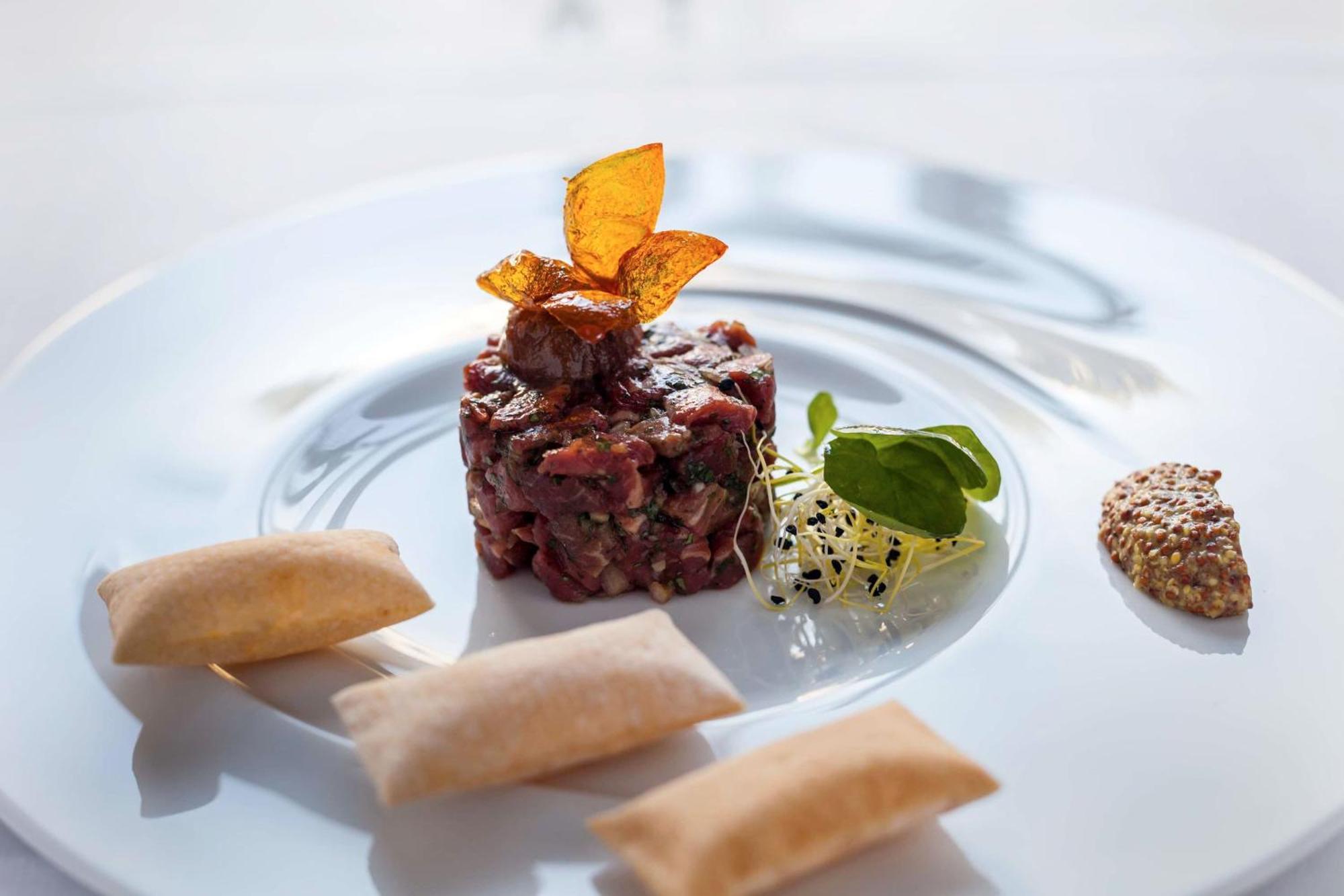 Barcelo Emperatriz Hotel Madrid Buitenkant foto A steak tartare