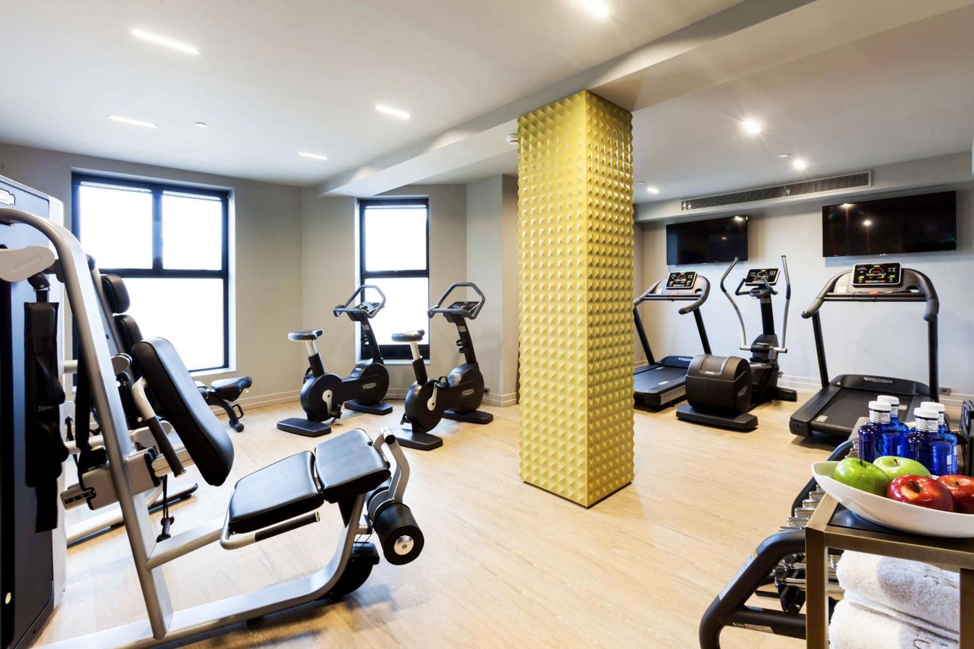 Barcelo Emperatriz Hotel Madrid Buitenkant foto The gym at the hotel