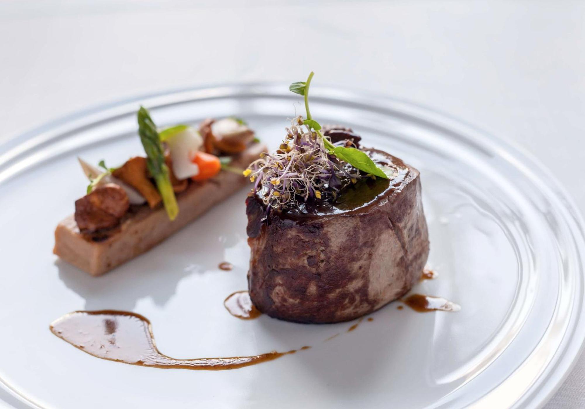 Barcelo Emperatriz Hotel Madrid Buitenkant foto A dish prepared by the Culinary Team of the Swiss International Airlines