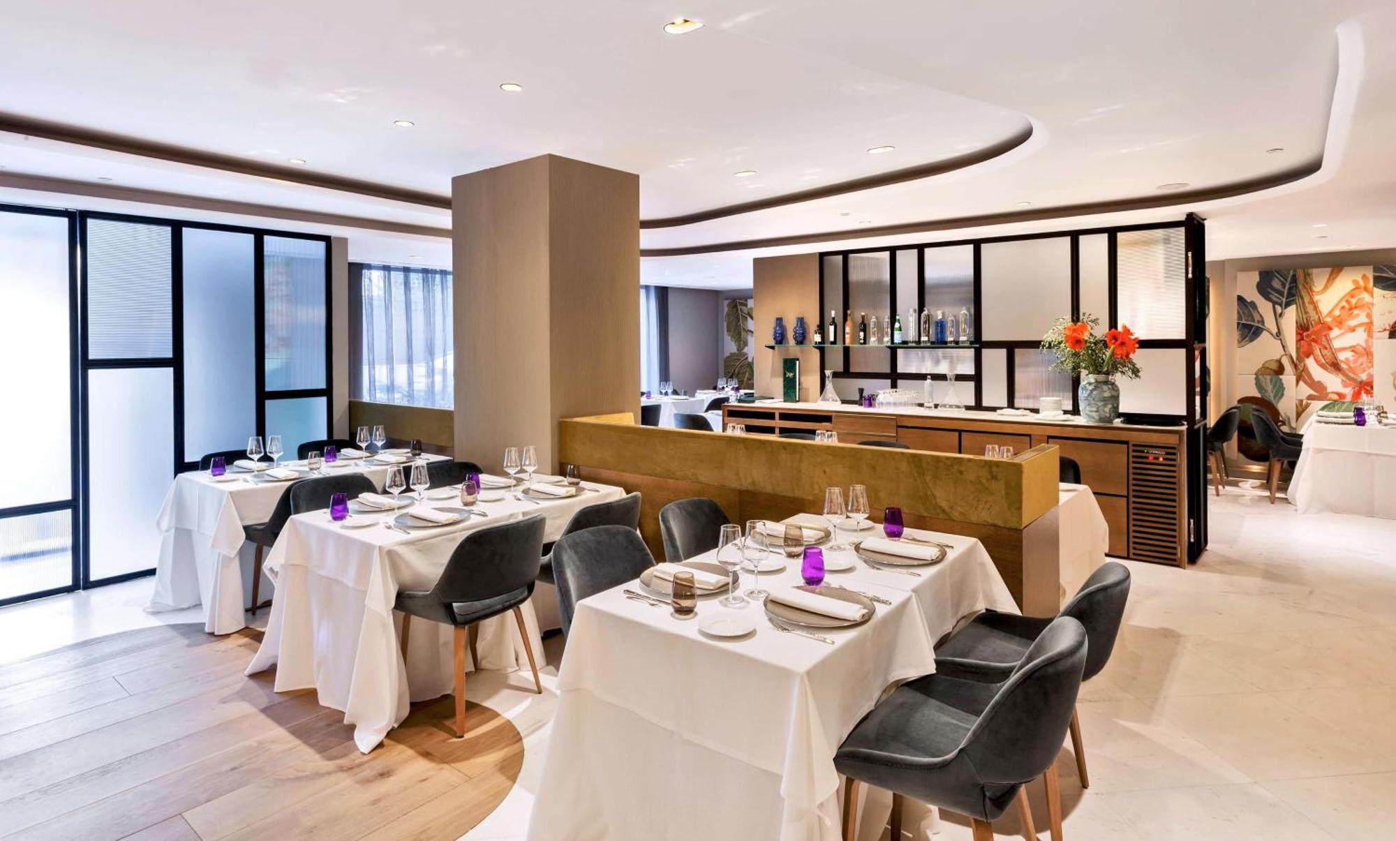 Barcelo Emperatriz Hotel Madrid Buitenkant foto The restaurant