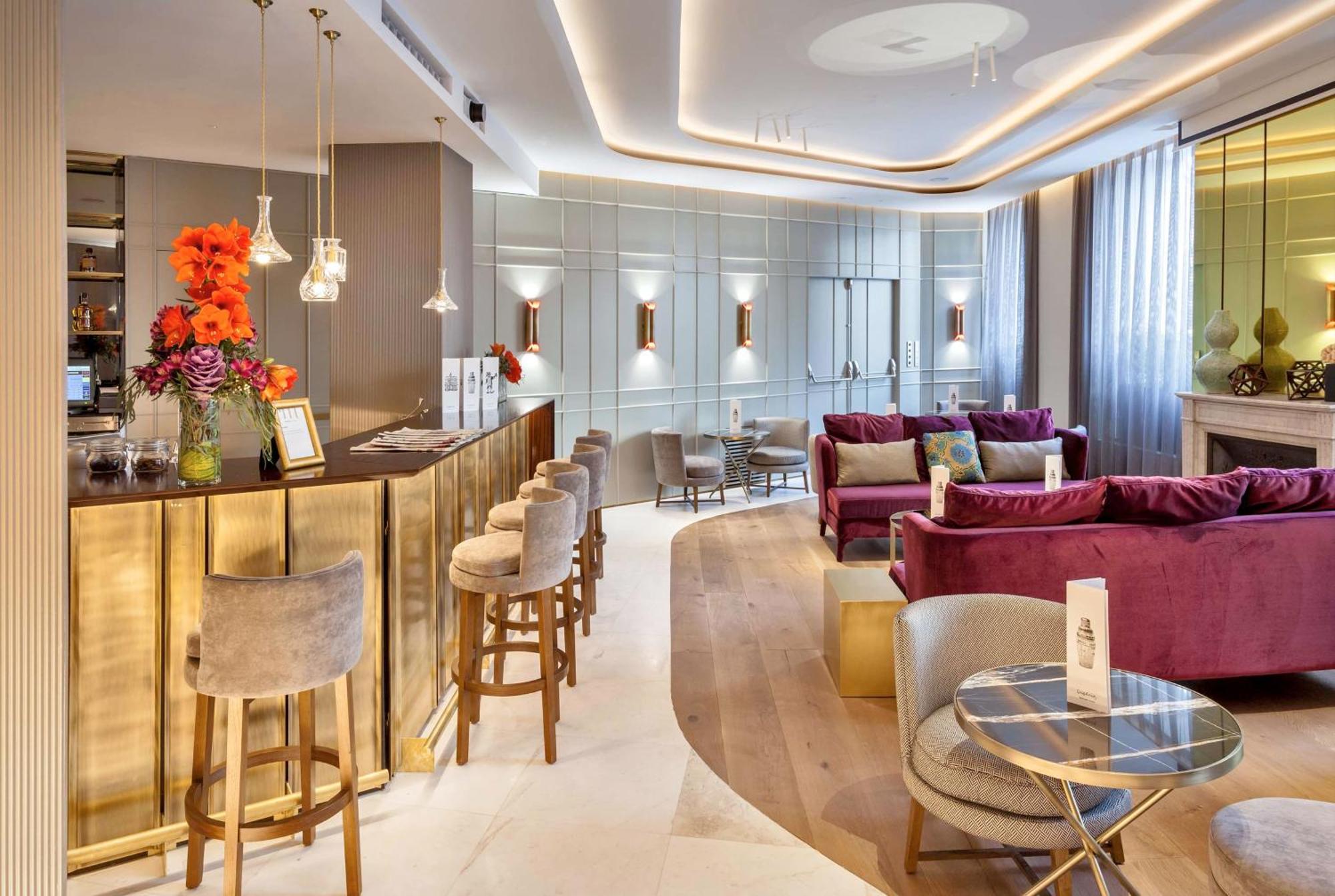Barcelo Emperatriz Hotel Madrid Buitenkant foto The Lounge at London Heathrow Airport